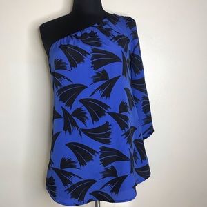 ⚡️$5 sale 
Guess Top